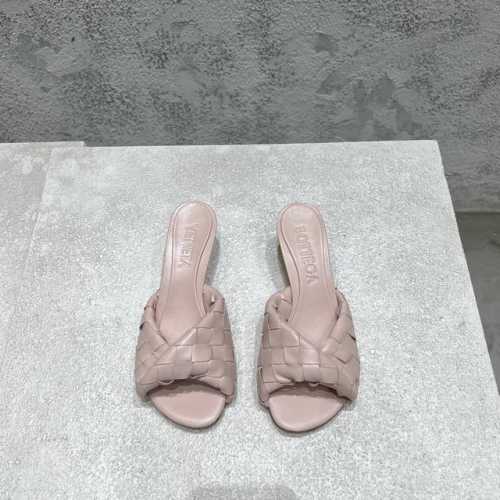 bottega Venet* 最新最经典猫跟凉鞋！扭结编织饰带 Ins&小红书巨多网红明星上身！上脚超性感！真的太美了！这款编织的鞋面超有高级感！高级穿着又仙女