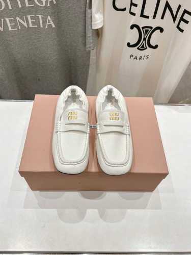 高版本出厂 平底 MiuMiu 缪缪25ss早春走秀新款一脚蹬懒人鞋玛丽珍芭蕾舞鞋 平底单鞋 官方春夏走秀新款，时髦百搭 即可咸又可甜 一点也不磨脚 无论光脚穿