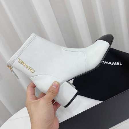 chanel短靴，超级好穿经典百搭款，宝宝们最爱的增高神器，成功拉长腿部视觉效果，超级瘦腿瘦脚 原版进口工艺真皮大底 进口弹力羊皮面料 外侧电绣Logo字母点缀 - 点击图像关闭