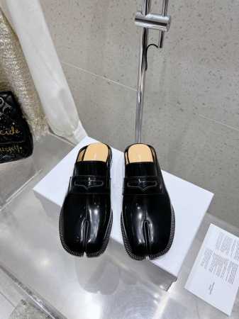 Maisom Margiela Mm6马吉拉经典分趾半拖 这双热度超高的单品 必须人手一双入手了 不能错过的单品 炸裂了 独家原版购入开发 不能错过的一款 鞋面 - 点击图像关闭