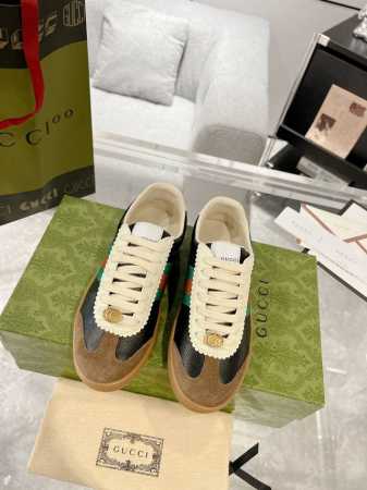 Gucci 23ss经典款德训鞋 情侣款 原版一比一完美出货舒适度挺高 春夏超爱 原版定牛制皮 牛反绒 定染原正版确料皮颜色 码数:35-44 - 点击图像关闭