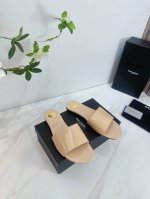 出厂 Saint Laurent圣罗兰25Ss 超火的凉鞋 单鞋专柜同步上新 各大明星网红纷纷上脚 款式时髦百搭 简约又高级 把优雅做到极致 上脚女神范爆棚 1