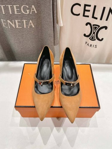高版本出厂 Hermes 爱马仕Ss25 New Arrival～H家2025新款尖头高跟鞋单鞋 包裹感很好，舒适度满分显得脚型秀气舒展！精致细节，舒适百搭！