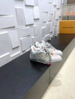 顶级版本： Lv驴牌L家Skate 系列 最新配色 Tariner运动鞋 四叶草 滑板鞋 情侣款 复古篮球鞋 原版购入开发 做货 本款 Lv Skate 运动鞋