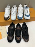 510 Louis Vuiton 路易威登 Lv Run Away系列休闲运动鞋增高鞋。 此款Run Away运动鞋以牛皮革搭配经典Monogram帆布饰边，一