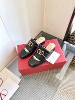 单鞋 、拖鞋 、 代购级别 Va*Le*Tino 华*天*早春走秀新款-流苏款单鞋和拖鞋，原版1:1复刻，全部选用上乘牛皮材质，触感柔软，鞋面以最新流苏的形式呈