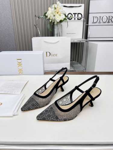 橡胶底 真皮底 迪奥 Dior 烫钻高跟鞋2025春夏最新提花烫钻图案凉鞋款. 原版购入. 特订材料. 一比一零差距复刻！材质：原版订制网面烫钻面+顶级羊皮内里