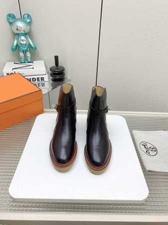 出厂 高版本 Hermes ss24 new arrival 秋冬新品kelly扣短靴 永不过时的万年经典 款鞋型秀气精致， 搭配经典kelly扣装饰，高级感瞬 - 点击图像关闭