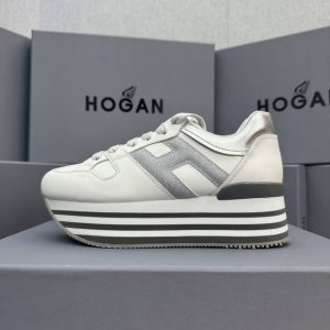 hogan 度假系列新款顶级版现货发售 松糕厚底顶级版 都市新潮休闲风 各明星 博主推荐 时尚百搭风格百变！原版楦型 原版大底一比一为你打造 值得推荐！ 鞋面采