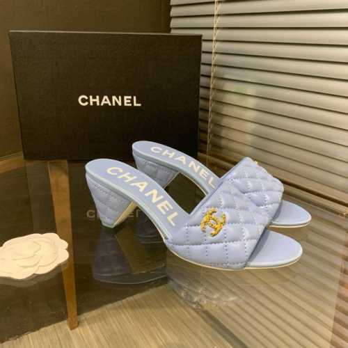 P330 Chanel 早夏新款拖鞋，各大时尚博主和明星同款，简直太美了吧！鞋面进口牛皮，内里垫脚羊皮。原版真皮大底，跟高5Cm.码数：35-41 40 41定