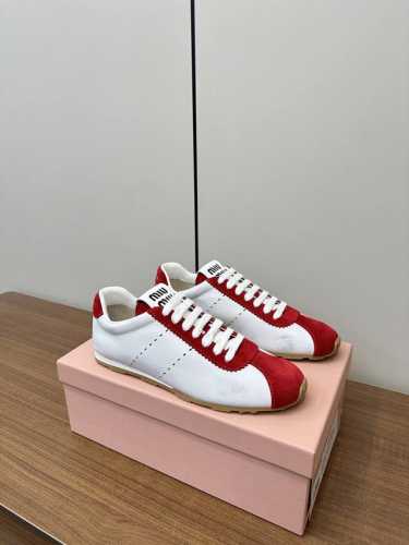 Miumiu 2025早春新品 德训鞋 棒球鞋 Miu Miu 缪缪大秀上爆出的这双球鞋 后全球各大代购官网火爆上市.简单很随意不羁又能体现单宁美感，整双鞋子设