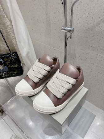情侣款 Rick Owens 欧文斯绑带面包鞋 小面包可可爱爱又潮潮酷酷 真的是早春的时尚利器呢！穿搭适配度满分 轻松摆脱路人感 皮质也是软呼呼的，用料相当考究 - 点击图像关闭