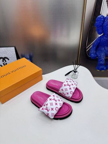 橙子出厂价p louis Vuitton 路易威登 Lv新配色 休闲魔术贴拖鞋 平底凉拖 情侣款 专柜同步更新 鞋面采用独一无二的驴家独特面料 面料轻盈透气 超