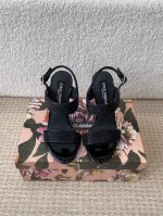 D&G古典与现代碰撞出的意式浪漫美学杜嘉班纳 Dolce & Gabbana 真丝系列 超高跟凉靴 线条 版型 看得到的高级感 非市场通货可比 dg杜嘉班纳秀场