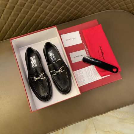 工厂价 ： 顶级货 2023 菲拉格慕.Ferragamo 香港专柜再现传奇.头层牛皮压纹 搭配鞋头时尚设计无限创意.经典中带有时尚的元素.商务风显得更突出 商 - 点击图像关闭