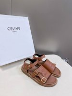Celine思琳经典春最新爆款沙滩凉鞋夏天搭配袜子，简直绝绝子 复古的点上带上了满分时髦感颜值原版购入开发，依旧最高输出还原原版定制复古感 面料:牛皮压印工艺油