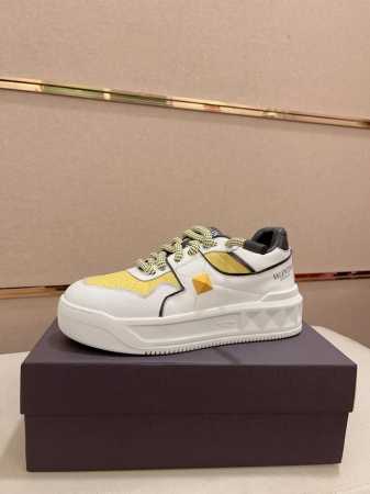 工厂价: VALENTl华伦天奴 顶尖工艺华伦天奴，时尚休闲运动款，多元素拼色！纯正高品质可1：1比较！面料：原版小牛皮 再生尼龙！内里：小羊皮附垫！质感、舒适 - 点击图像关闭
