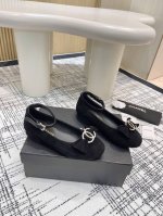 顶级版本 Chanel香奈儿 2024专柜顶级蝴蝶结水钻玛丽珍单鞋 这款经典设计；不平凡的水钻蝴蝶结拥入了多种配色元素 多元化混搭非常好看百搭，上脚非常轻巧 舒