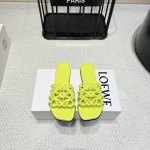 出厂： 独家顶级版本 Loew*罗*意威25Vs 春夏最新爆款系列 镂空平底单鞋 25年意大利顶级设计师，最新元素鞋跟设 计，好看到仙女落泪，情人节限定款，鞋