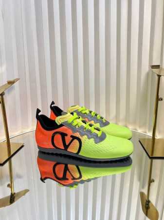 顶级版本: 男款 Valentino 2025华伦天奴最新春季运动鞋！渐变色一体鞋面，Runboot运动轻盈舒适，蓝球鞋、跑步鞋、时尚运动鞋集于一体的多功能设计 - 点击图像关闭