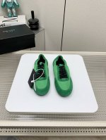 出厂 高版本 Prada 普拉达 25 早春 走秀 休闲 阿甘 德训鞋 出镜率很高的就是这款德训鞋 外形是像芭蕾舞鞋一样的跑鞋，柔软的皮质加上Prada 专属尼