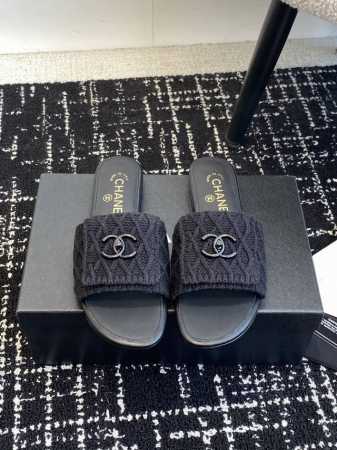 代购级 Chanel 小香 24Ss 春夏新品度假 毛线懒人拖 鞋 小香的一款全新设计 鞋面毛线纯手工编织搭配双C五金装饰 简约百搭上脚超级美的 怎么看都超美 - 点击图像关闭