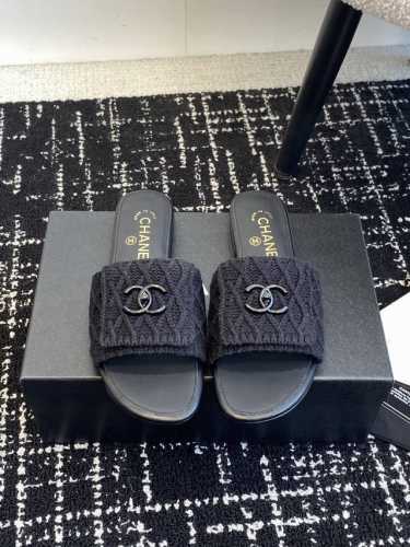 代购级 Chanel 小香 24Ss 春夏新品度假 毛线懒人拖 鞋 小香的一款全新设计 鞋面毛线纯手工编织搭配双C五金装饰 简约百搭上脚超级美的 怎么看都超美