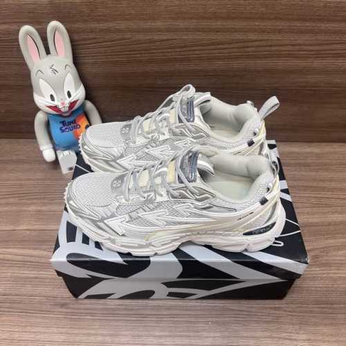 顶级版本Off-White Be Right Back 圆头系带休闲鞋男女同款绿白银。 一款名为“Be Right Back”运动鞋的跑鞋这款运动鞋的设计灵感来