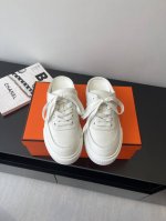 Hermes 爱马仕 H系带新品 一脚蹬 半拖鞋 工艺极致 同步专柜上新.鞋子的每一个细节都特别用心 相当惹眼 雅致的拼接元素 凸显不俗的气质！ 时尚飞织系带方