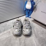 出厂 P530纯原版本巴黎世家三代 袜套绑带鞋 资讯：新款Balenciaga 巴黎世家-Runner、是通过溢胶、做旧、缝线等细节，展示了设计师 Demna