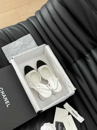 代购级 高跟版面 Chanel 经典Slingback后空凉鞋 前几年一直在做这个款 今年我们还是重新购版，再次精细Copy。 发现新版面的鞋面线条和形体舒适度 - 点击图像关闭
