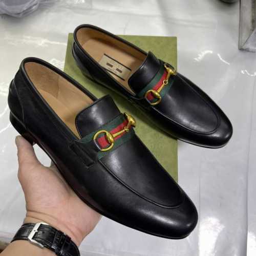 批实价 p Gu C*I男士经典乐福鞋，将经典的鞋履款式与标志性风格融为一体。黑色头层牛皮鞋面 水染牛皮内里 原版大底 用心制作经典 经典马衔抠时尚百搭，可与各