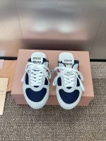 工厂p价p miumiu 2025春夏新品撞色德训阿甘穆勒半拖球鞋 miu Miu 大秀上爆出的这双球鞋 后全球各大代购官网火爆上市. 简单很随意不羁又能体现单