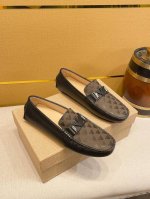 精品豆豆鞋 阿玛尼 官网豆豆单鞋 Armani 爆款！奢华时尚的高端产品。 无法言喻的开启时尚鞋履的旅程从容应对各种场合！大牌的气势不言而明！上脚舒适大气！鞋面