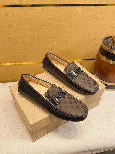 精品豆豆鞋 阿玛尼 官网豆豆单鞋 Armani 爆款！奢华时尚的高端产品。 无法言喻的开启时尚鞋履的旅程从容应对各种场合！大牌的气势不言而明！上脚舒适大气！鞋面