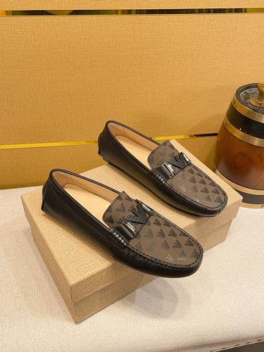 精品豆豆鞋 阿玛尼 官网豆豆单鞋 Armani 爆款！奢华时尚的高端产品。 无法言喻的开启时尚鞋履的旅程从容应对各种场合！大牌的气势不言而明！上脚舒适大气！鞋面