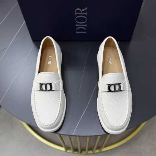 出厂价Pp： 品牌：迪奥Dior 标准码：男码38 44 45可以定做 等级：官网同款 材料：原版牛皮拼接 牛皮内里 原版Tpu耐磨柔软大底 款式类别：休闲运动