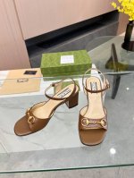 出厂 新款古琦高跟凉鞋 时尚又高端，上脚舒适跟又稳，夏天必备的经典款凉鞋 面料：混种羊皮和特殊材料制作 内里 垫脚：羊皮 跟高：6Cm 大底：真皮大底 颜色：米
