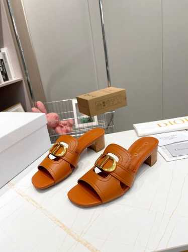 工厂p价 女装女鞋 运动原单 Dior迪奥 最新款上线 鞋面饰金属 Cd 标志突显版型 经典优雅的设计可与各式造型 非常极致完美的搭配 这个夏天不容错过的百搭单