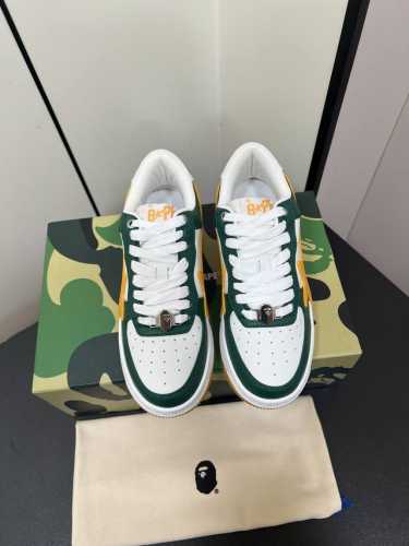 BATHING APE vs 最新爆款休闲板鞋系列 A BATHING APE 各大明星 博主同款 诞生于1993年的 A BATHING APE近期在球鞋领域