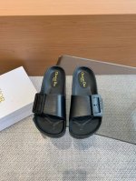 Dior 迪奥 2024ss 夏季新款 沙滩拖鞋 夏天到海边度假的最佳选择 这款最得意的设计就是垫脚磨砂面，区别于任何一款果冻鞋，碰水不会滑脚 下雨天或海边游玩