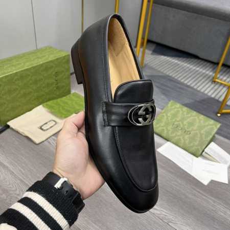 出厂价 - Gucci 古奇 男款乐福鞋！正品开模马衔扣 鞋柜必备的经典款 ！上脚特别的秀气！这款古奇原版是套楦的做法，我们也和专柜一致！所以在楦型和舒适度上更 - 点击图像关闭