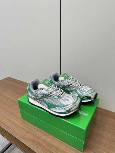 BV顶级版本 Orbit运动鞋 王一博 同款 情侣款老爹鞋 男码+10 Runner运动鞋，采用轻质科技网布面料。搭配几何图案设计橡胶外底。认准套包工艺 实际增