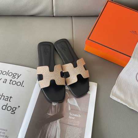 出厂 Hermes 爱马仕2025顶级专柜 早春新款 官网上新 全网首发 Hermes 爱马仕种草新品 25Ss 满天星H拖 爱马仕 Hermes 早春多巴胺穿 - 点击图像关闭