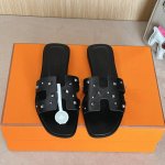 medor铆钉款 』出厂价P Hermes 爱马仕H拖鞋Oran凉鞋系列 时尚又百搭 超级舒服 每个细节都做到极致 原版丝绒面料 原版1:1独家私模鞋面 原版真