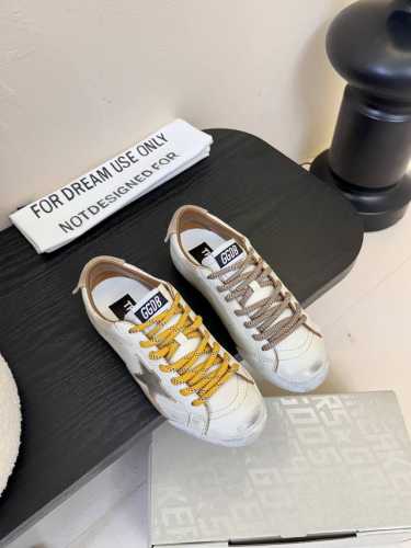 情侣款 Ggdb~~Golden Goose 25Ss 情侣款 德训鞋 全网最好版本不服来比 Ggdb经典情侣款小脏鞋~~火红程度上怼小白鞋，下踩各类小脏鞋每一