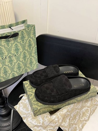 出厂 gucci 古驰 2025春夏最新爆款压花包头拖鞋 厚底半拖 高级慵懒风 百看不厌款 时尚度拉满 细节用心感受 码数 35-40