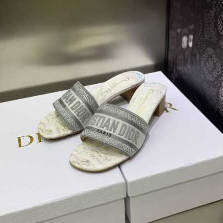 工厂p价p平底 粗跟 迪奥 Dior Dway 早春新款一字拖女鞋 Cd字母Logo立体刺绣平底凉鞋 圆头粗跟果冻色露跟拖鞋 市面顶级版本 材质:鞋面原版一致高 - 点击图像关闭