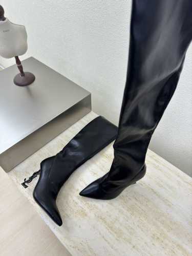 大长腿必备 弹力靴 YSL 中筒靴 外销经典 Yvette Saint Laurent圣罗兰logo 精致高跟 黑色 最懂女人心的杨树林 无死角的美鞋 撑起气场