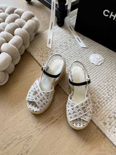 Chanel 25C早春新款厚底水台凉鞋！顶级版本！防水台4cm 后跟12cm 上脚后很稳！爆款系列~上脚秒变170 日常通勤必备内里垫脚羊皮 原版大底 码数：